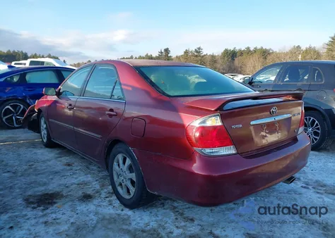 2005 Toyota Camry Xle V6 z USA, uszkodzony, nr VIN 4T1BF30K15U109671